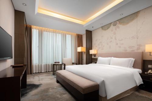1 king bed, 1 sofa bed
