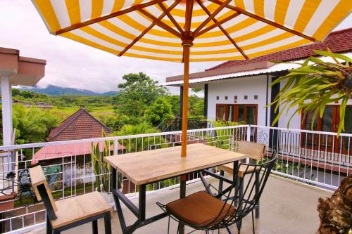 Medewi Hady Surf Camp near Bunut Bolong