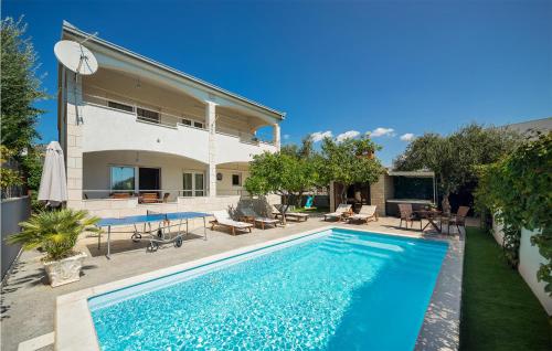 4 Bedroom Amazing Home In Kastel Novi