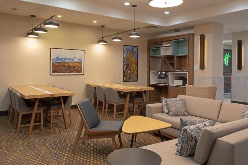 홀리데이 인 호텔 & 스위트 두랑고 다운타운 바이 IHG - 숙소 외관