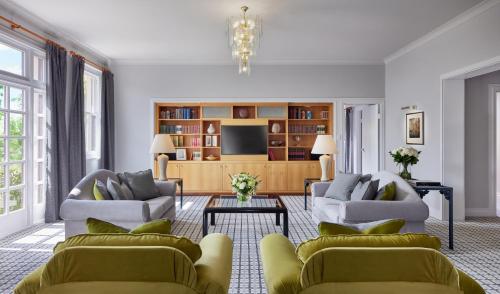 Diplomatic Suite image 3