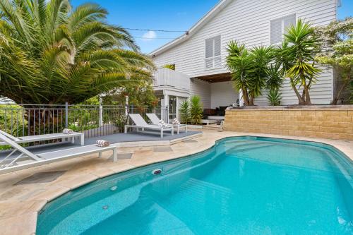 Godwin Goodness – Blairgowrie Beachside Accommodation