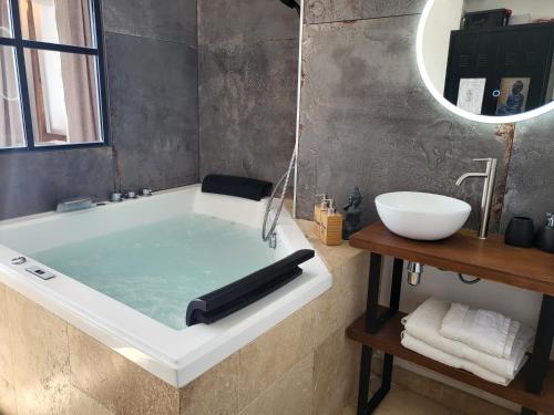 The Love Room Bandol Jacuzzi & Vue Mer - Apartment - Bandol