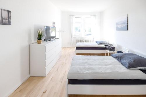 Modern & Chic Apartment with Balcony in Offenbach in Gravenbruch, Deutschland