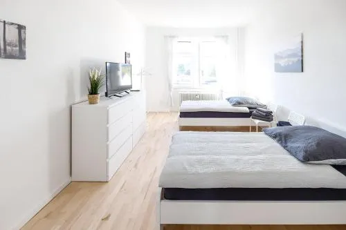 Modern & Chic Apartment with Balcony in Offenbach in Gravenbruch, Deutschland