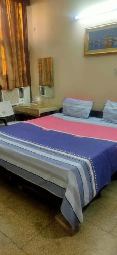 Lovely Furnished Room with kitchen Wifi Ac in sec 71 mohali photo