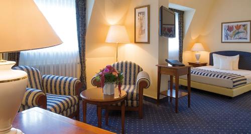 room detail thumbnail 1