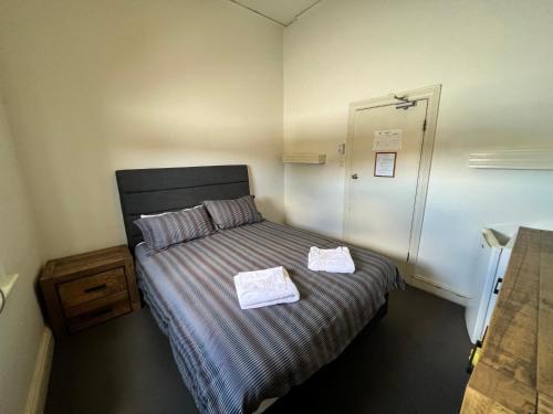 Guestroom, Black Lion Inn Hotel in Broken Hill