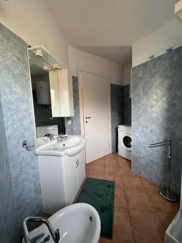 Bathroom, Appartamento 55 in Santa Maria Coghinas