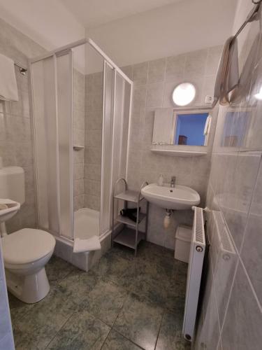 Bathroom, Hungaria Apartments in Pecs