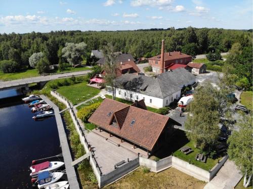 Apkārtne, Oiu sadama jõemaja (Oiu sadama joemaja) in Valma