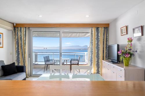 Apartment with Sea View image 10