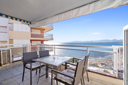 Apartment with Sea View image 5