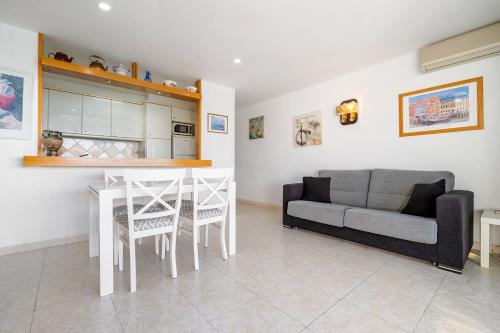 Apartment with Sea View image 3