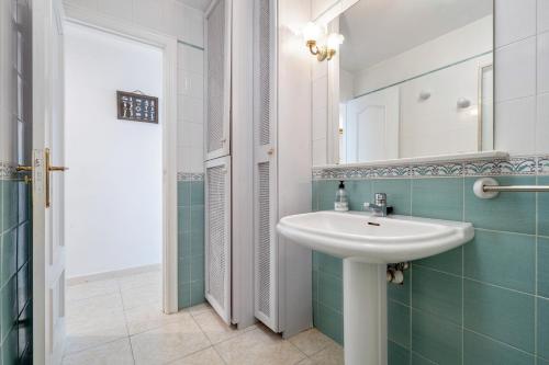 Apartment with Sea View image 1