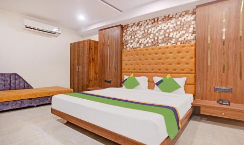 Treebo Merit, Indore