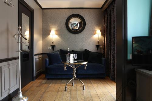 Suite with Balcony room in Hôtel Villa-Lamartine