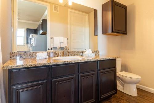 Bright and Spacious Apartments with Gym and Pool Access at Century Stone Hill North in Pflugerville, Austin Bright and Spacious Apartments with Gym and Pool Access at Century Stone Hill North in Pflugerville, Austin