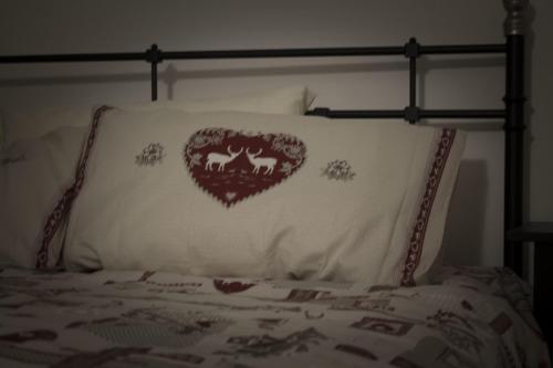 1 queen bed, 1 twin bed