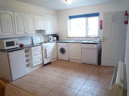 ห้องครัว, Moore Bay Holiday Homes by Trident Holiday Homes in คิลกี