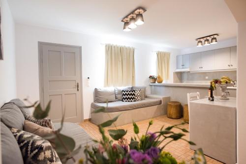 Aletro Cottage Houses Room Type - Family Room with Garden View