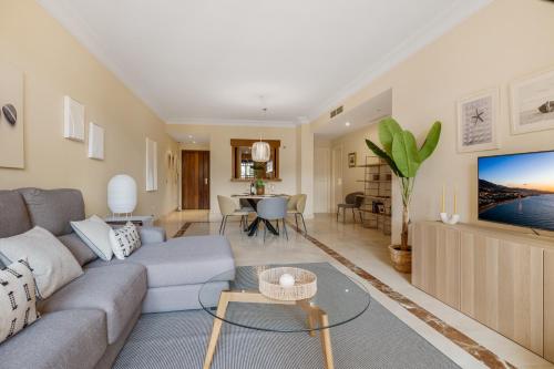 Apartamento de 2 dormitorios en Bahía de Alcántara - image 2