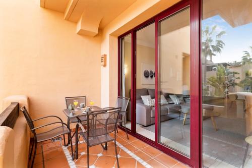 Apartamento de 2 dormitorios en Bahía de Alcántara - image 9