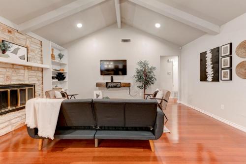 3 Bedroom Vacation House and Suites, Sleeps 7 Max.