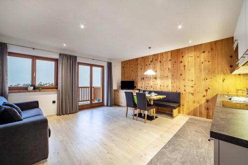 Two-Bedroom Deluxe Apartment with Garden View