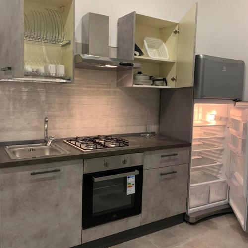 кухня, miris apartment fast comfortable naples airport capodichino 25 minutes walk self check-in in Airport