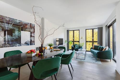 EXQUISITE DIGITAL NOMADS LARGE DESIGN HOUSE Off REGENTS PARK