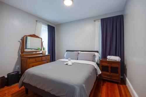 Boston Queen Bedroom in Boston, USA