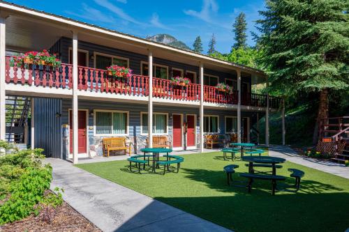 Box Canyon Lodge and Hot Springs