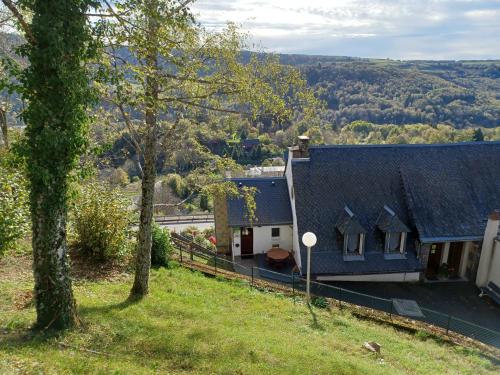 Maison avec 2 chambres est un Gîte Brugière et maison une chambre est une chambre d'hôtes