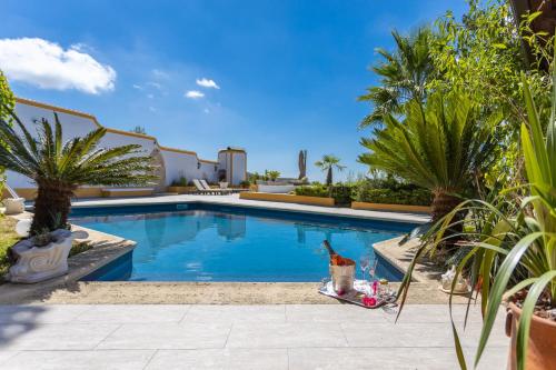 Swimming pool, Chambre aux Miroirs - La Venus de Lisbonne in Vila Franca de Xira
