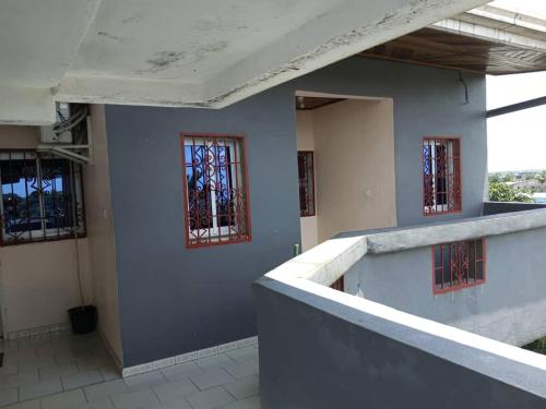 ระเบียง/ชานเรือน, Remarkable 1 bedroom flat in bonaberie ancienne in โบนาเมรี