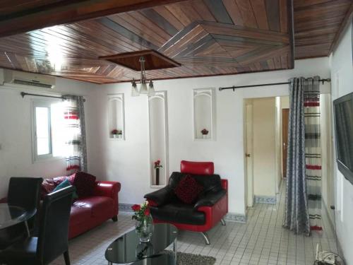 Beautiful appartement 2 beds 2 toilets kitchen in โบนาเมรี