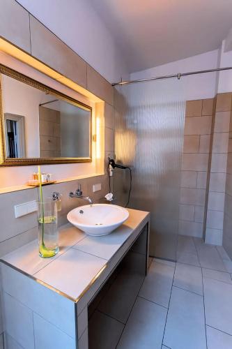 One-Bedroom Suite image 4