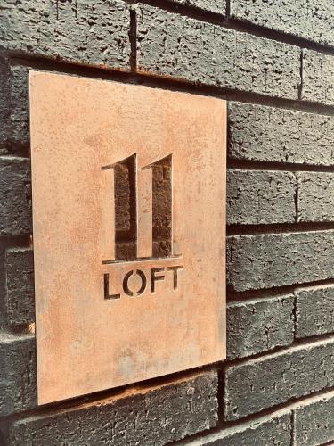 Loft 11 Stunning LUXURY NYC Loft Style Interior Designed 2BD Apartment EXCELLENT CITY CENTRE LOCATION Mezzanine Cinema Room Designer Furniture AMAZING SPACE