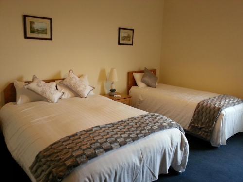 Halfway House Hotel - image 12