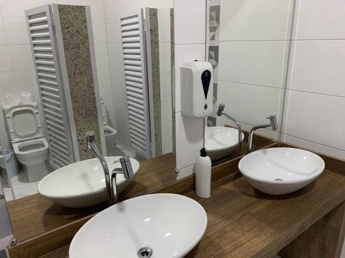 Pousada Internacional EAS 10min Aeroporto in กัวรุลฮอส