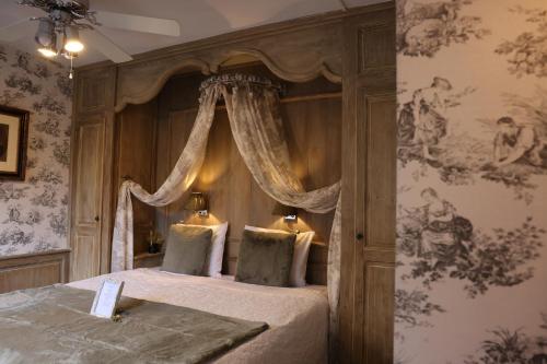 Standard Double Room image 3