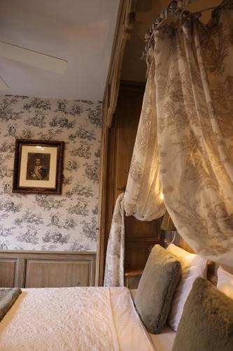 Standard Double Room image 4