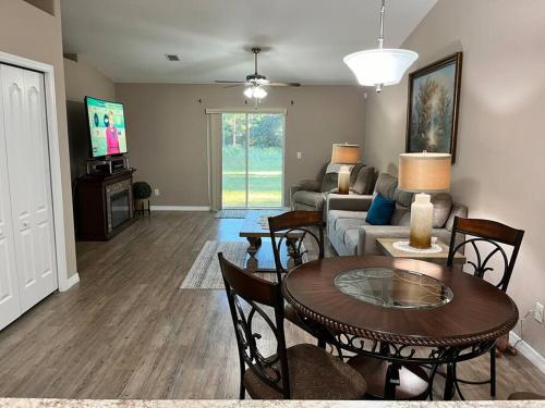 Quiet Snowbird Retreat Comfy Affordable