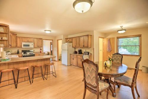 Eagles View with Game Room - Walk to River! photo 1
