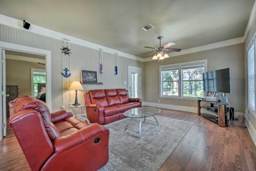 The Petite Lake House in Seguin with Patio! in Seguin, USA