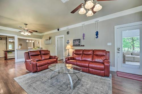 The Petite Lake House in Seguin with Patio! in Seguin, USA