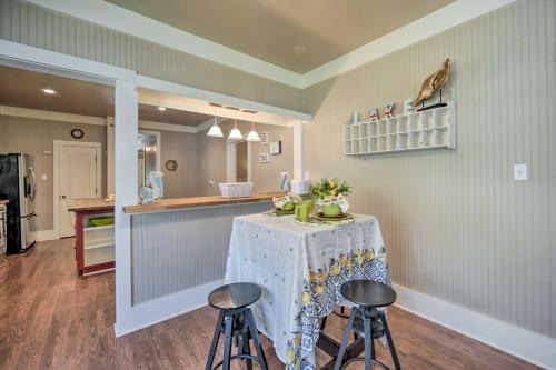 The Petite Lake House in Seguin with Patio! in Seguin, USA