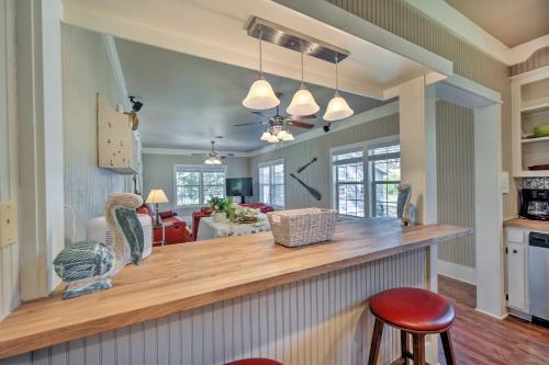 The Petite Lake House in Seguin with Patio! in Seguin, USA
