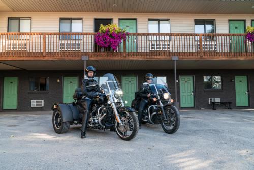 Riviera Motor Lodge in Saratoga (WY)